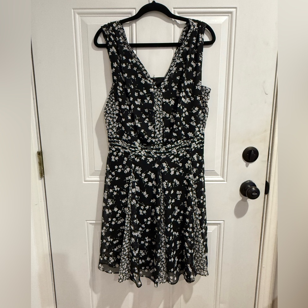 Simply Vera Vera Wang Black White Mixed Floral V-Neck Back Zip Dress Womens M